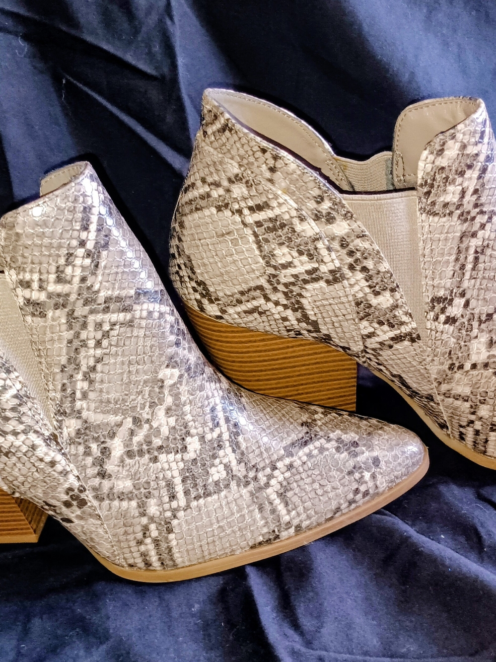 Snake-Print Pointed Toe Ankle Boots - Neutral